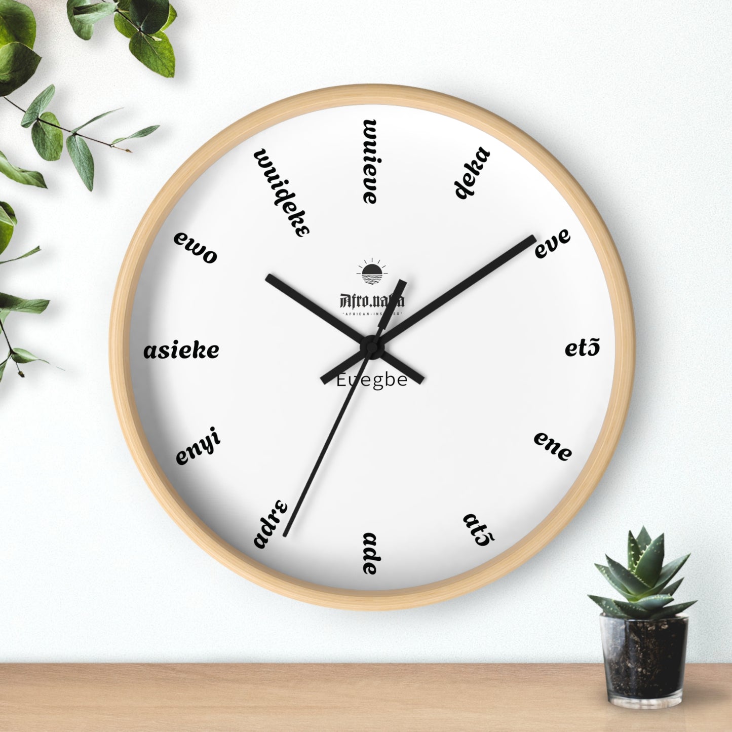 Èʋe Wall Clock