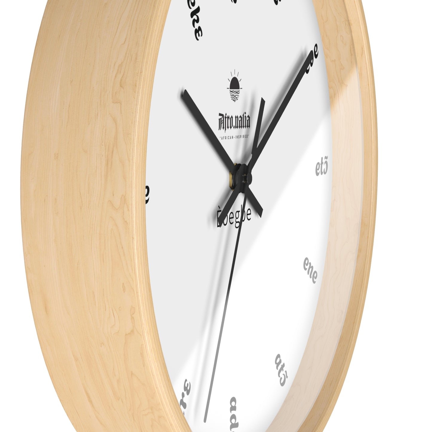 Èʋe Wall Clock